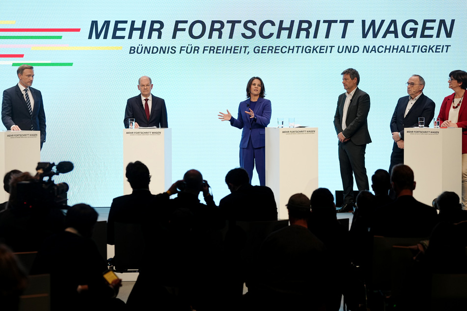 FDP, Grüne und SPD bei der Vorstellung des Koalitionsvertrags.