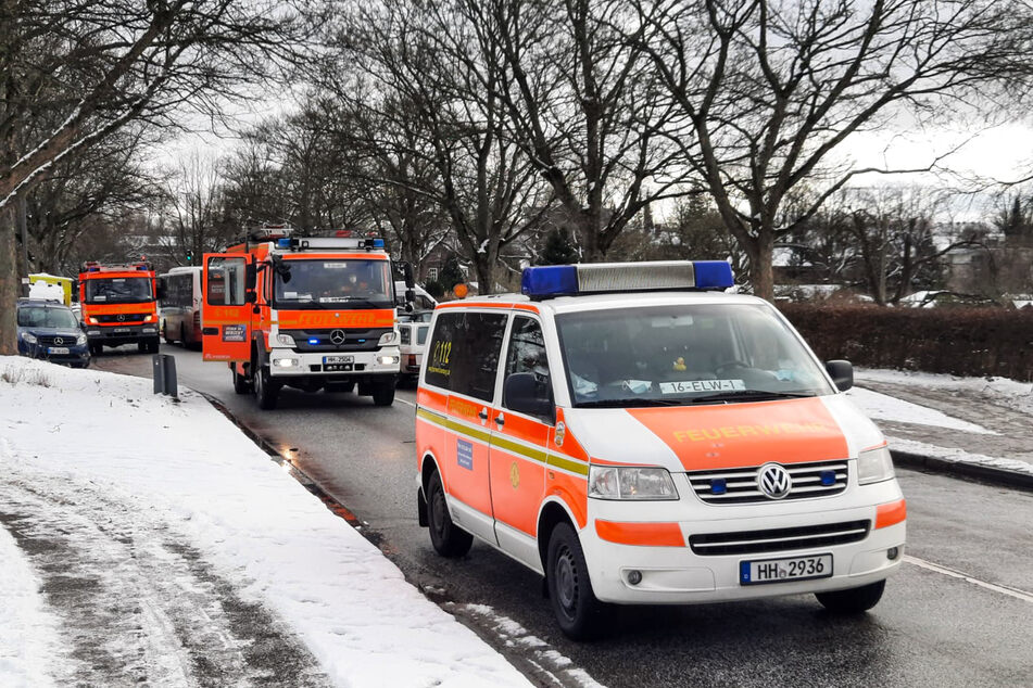 Die alarmierte Feuerwehr am Einsatzort.