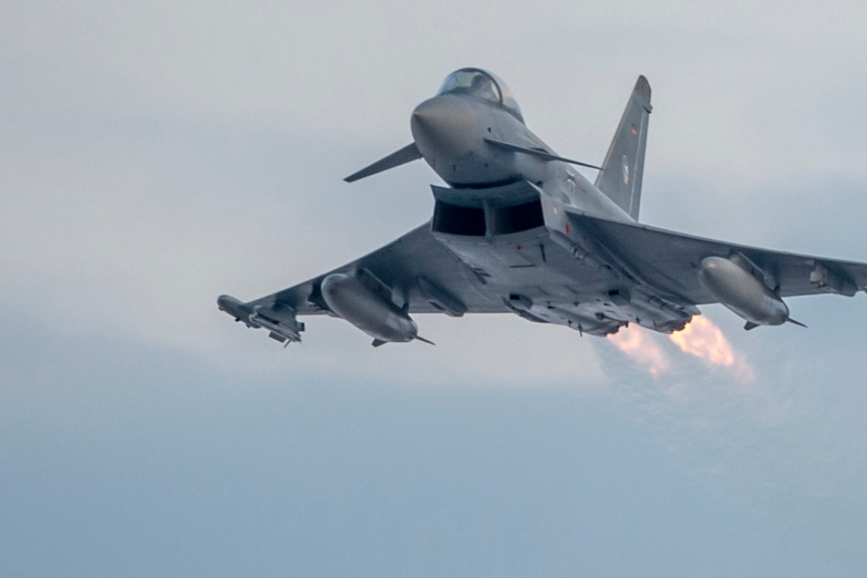 Deutschland und Österreich: Gemeinsames Manöver mit Eurofightern und scharfer Munition