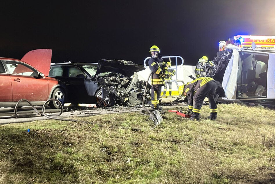 Auf der B42 ist es zu einem schweren Unfall gekommen.