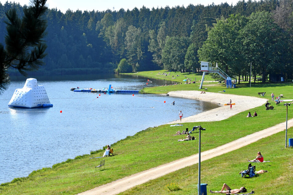 Der Stausee Rabenstein ist als einziges Freibad in Chemnitz noch bis Ende des Monats geöffnet.