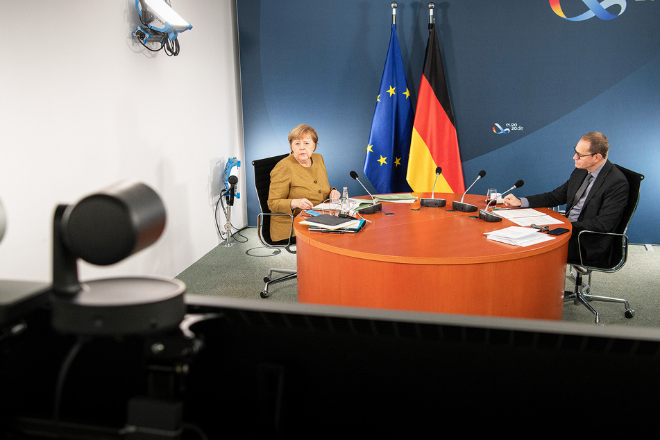 Bundeskanzlerin Angela Merkel (CDU, 66) und der Regierende Bürgermeister von Berlin, Michael Müller (SPD, 55), beraten sich per Videokonferenz mit den Ministerpräsidenten der Länder.