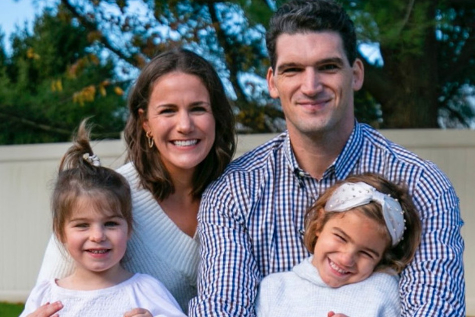 Paul Duncan (35) mit seiner Frau Ellen und seinen beiden Töchtern.