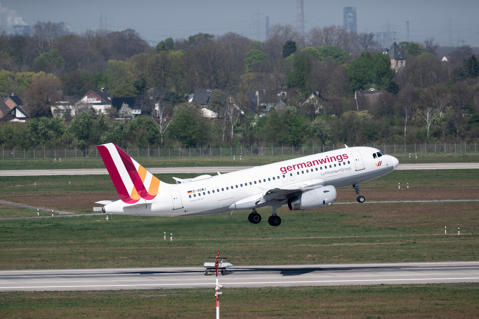 Im Vergleich zum Vorjahr sind in diesem Jahr wieder mehr Passagiere von Flughäfen in NRW aus verreist.