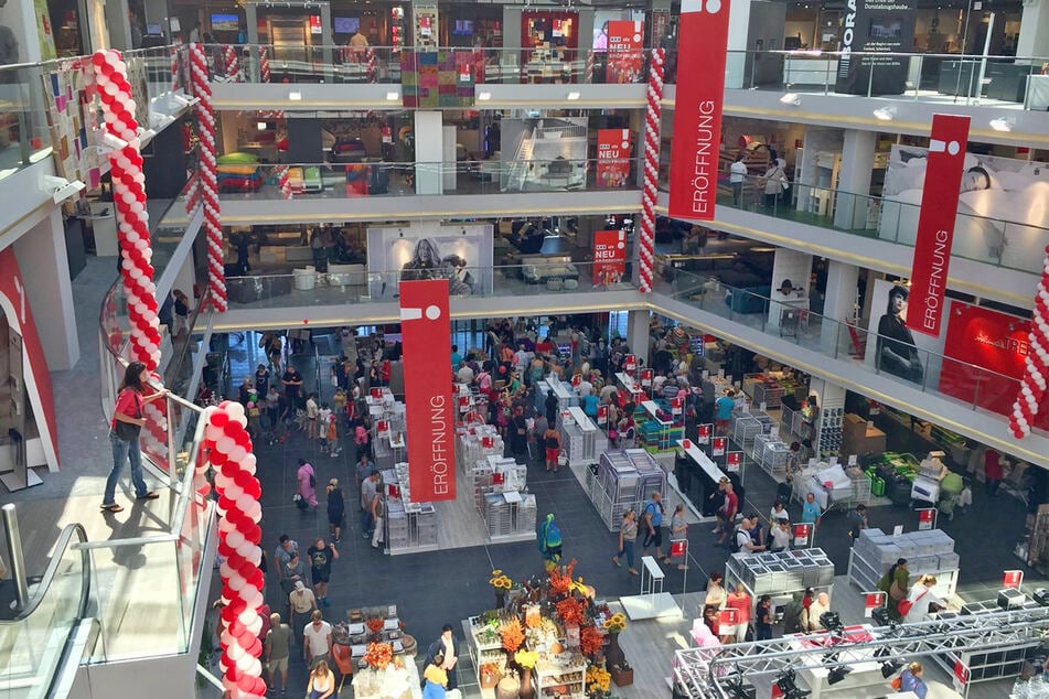 Erster verkaufsoffener Sonntag (4.1.) des Jahres bei XXXlutz! Das sind die Angebote