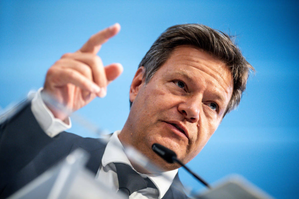 Am heutigen Donnerstag hat Bundeswirtschaftsminister Robert Habeck (52, Grüne) die zweite Alarmstufe des Notfallplans Gas ausgerufen.