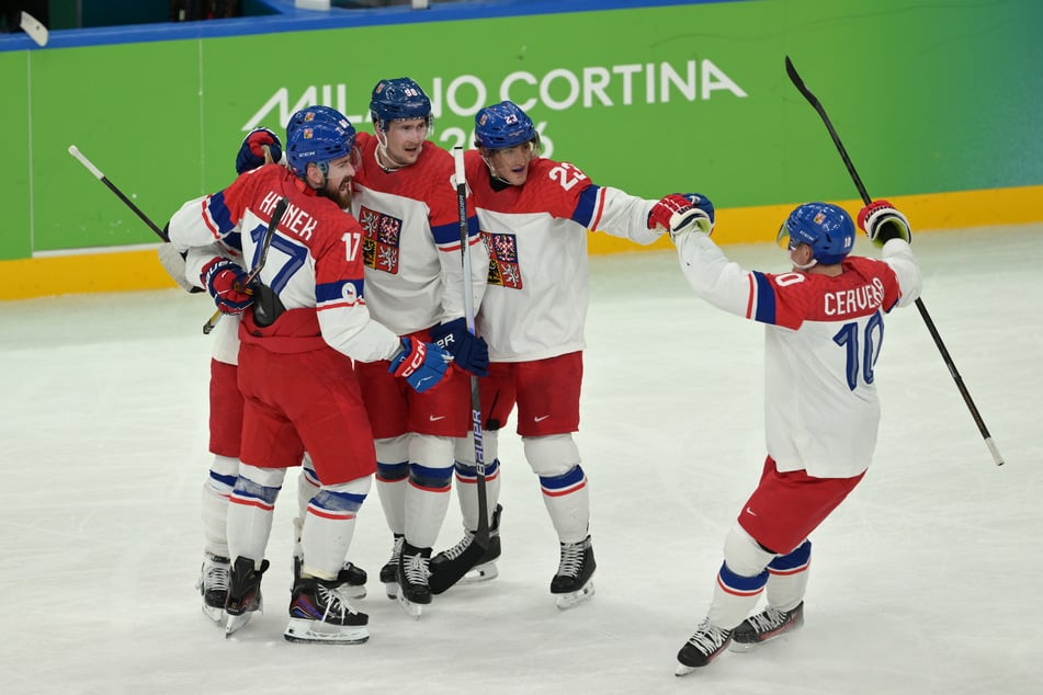Tschechien führt überraschend mit 2:1 gegen Kanada.