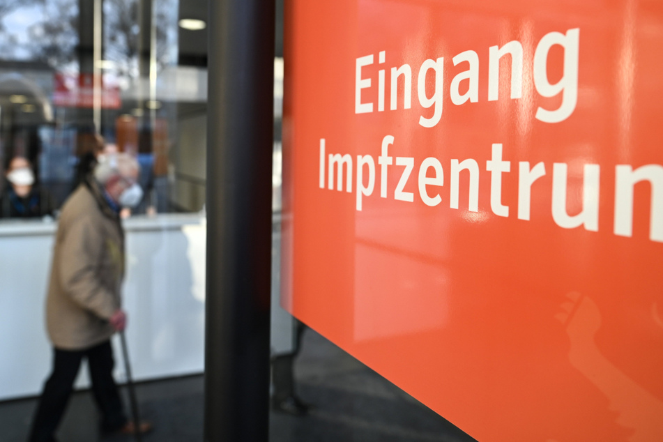Die Impfzentren in Baden-Württemberg (Foto: KIZ in Ravensburg) schließen am Ende des Monats, was für viele Menschen Probleme bei der Zweitimpfung bedeuten könnte.