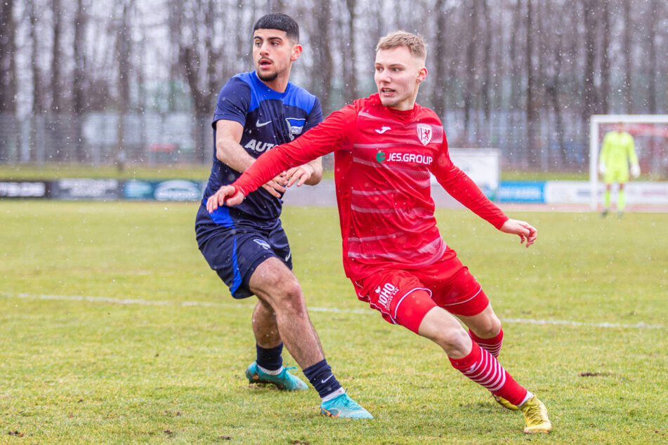 Teoman Gündüz (18, l.) kickt zurzeit für die U23 von Hertha BSC in der Regionalliga Nordost.