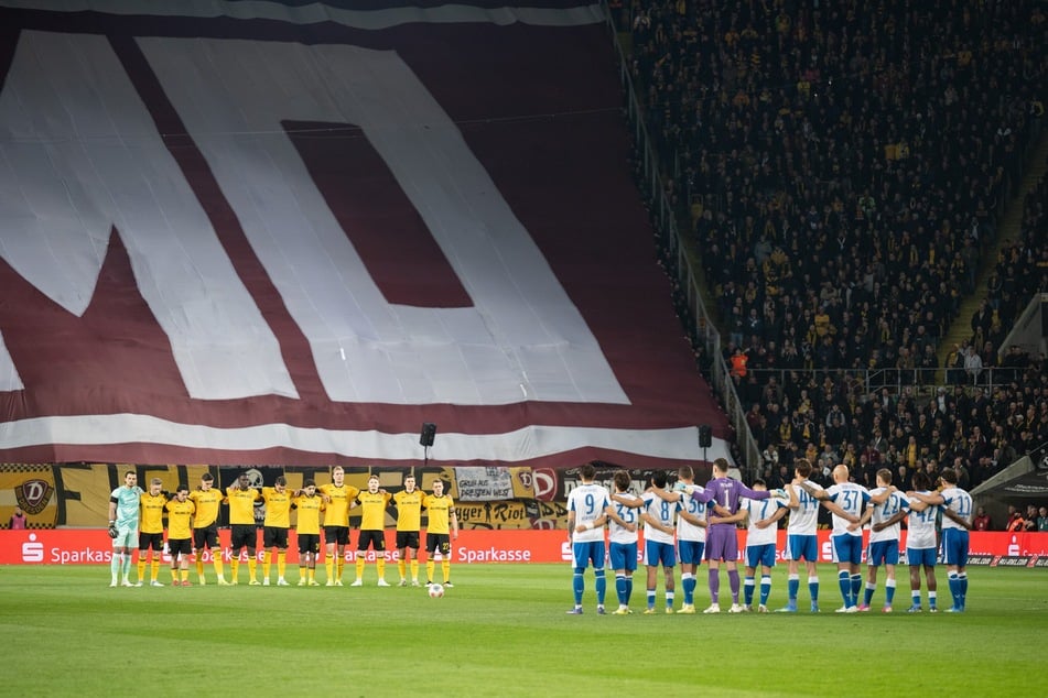 Beim Spiel am 4. April kletterten Fans beider Teams über die Absperrzäune.