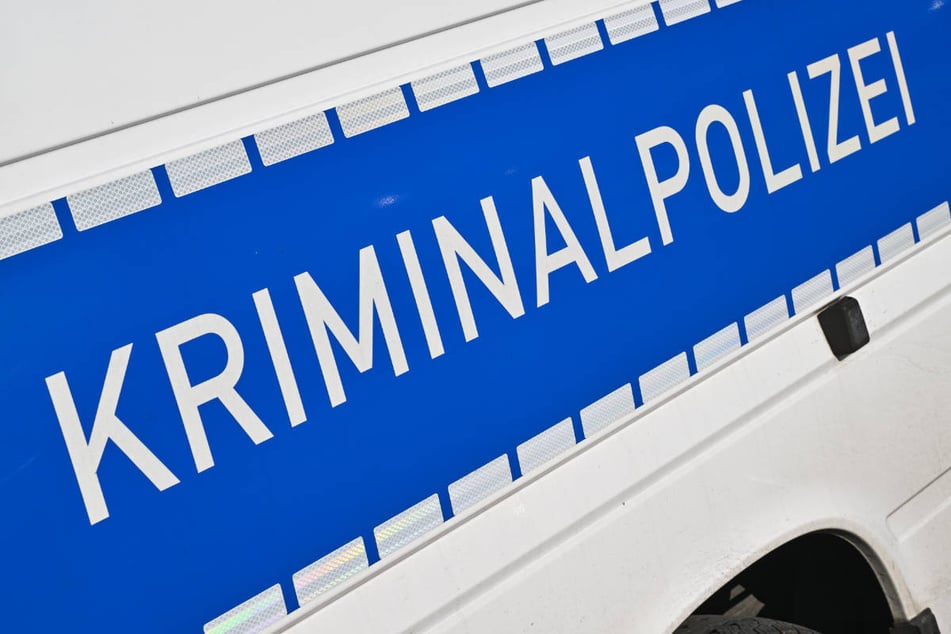 Rentnerin in eigenem Haus überfallen und verletzt - Kripo sucht Zeugen