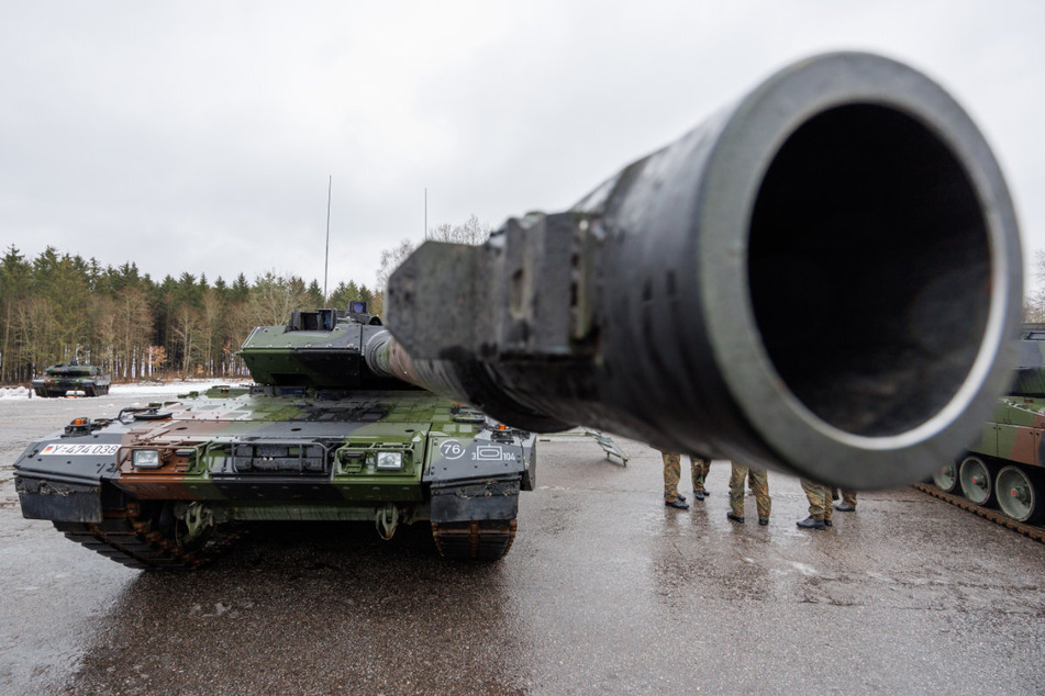 Feierliche Übergabe: Das Bundeswehr-Panzerbataillon 104 wird mit Kampfpanzern des Typs Leopard 2 A7V ausgestattet.