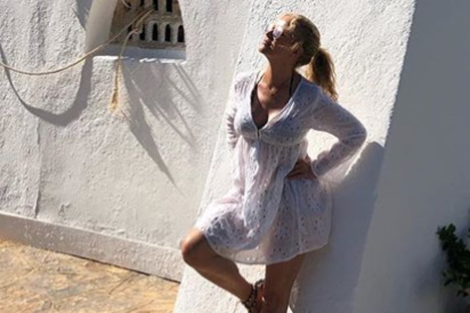 Katja Burkard (55) genießt die Sonne auf Kreta.