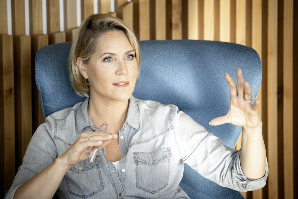 Rakers ist froh, dass sich die Sprache über die Jahre hinweg verändert hat.