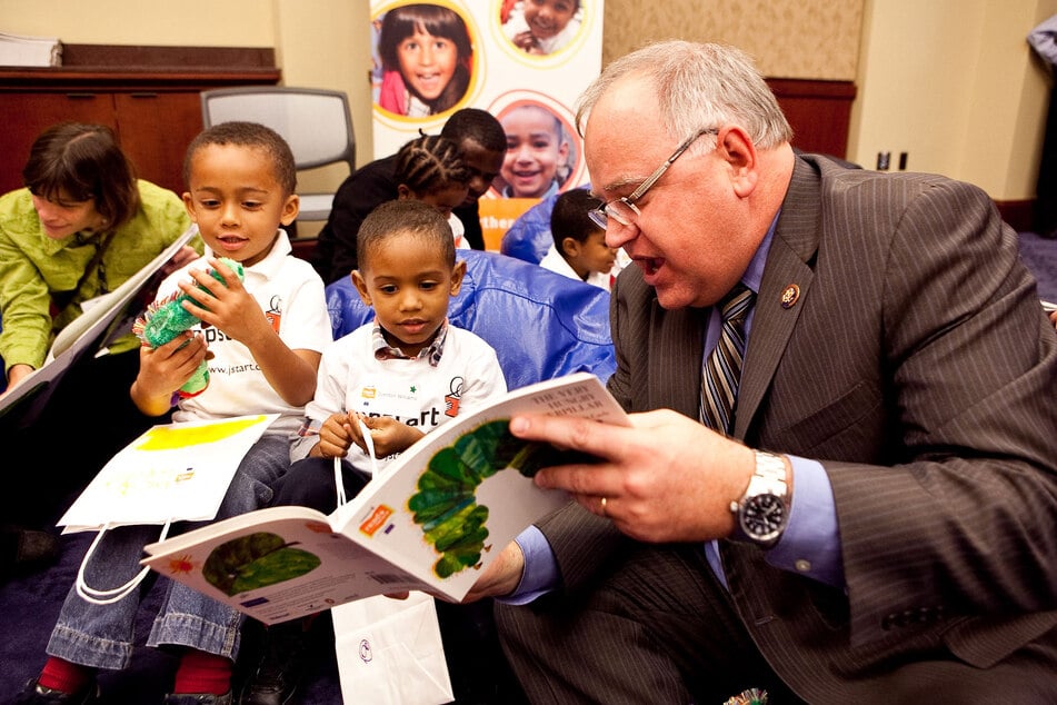 Congressman Tim Walz reading to children at Jump Start's "Read for the Record" in Washington DC on October 8, 2009.