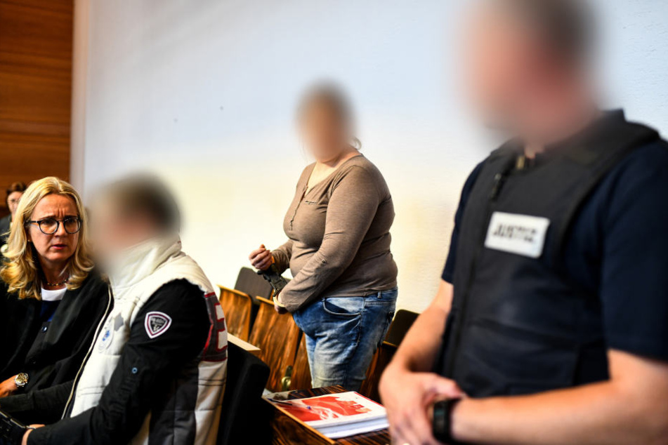 Die Mutter hat sich auch selbst an den Jungen vergangen.