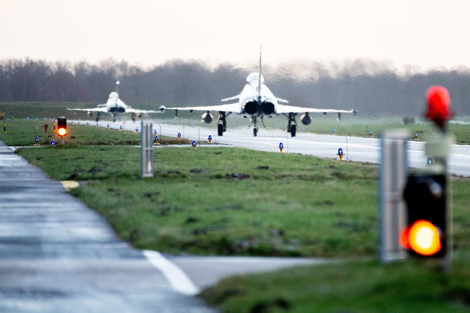Regelmäßig führt die Bundeswehr Übungsflüge durch, um auf den Ernstfall vorbereitet zu sein. (Archivbild)