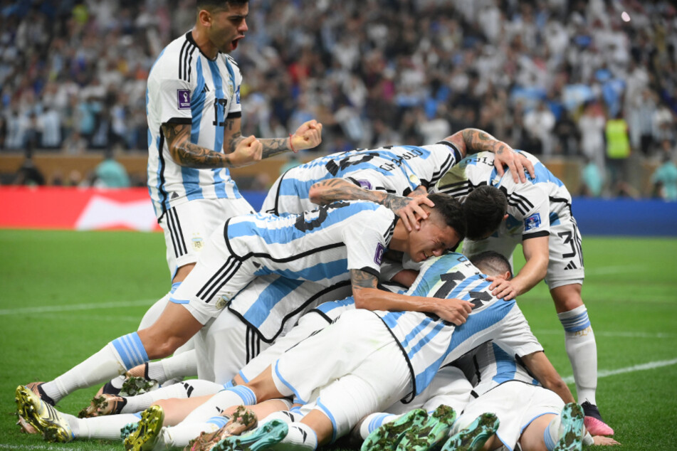 Argentinien konnte die Tür zum dritten WM-Titel im ersten Durchgang weit aufstoßen.