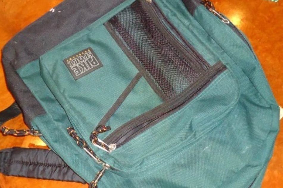 Vergaß der Dieb seinen Rucksack im Zimmer?
