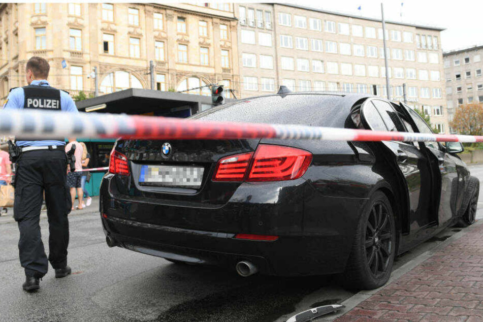 Mit diesem schwarzen BMW waren die Einbrecher zunächst geflüchtet.