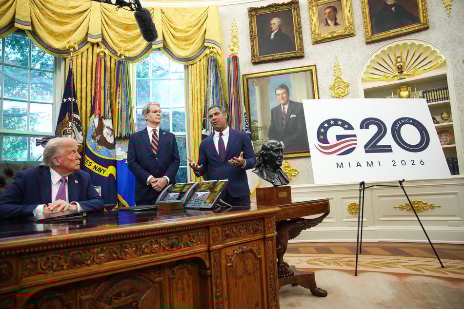 Miami Mayor Francis Suarez (r.) speaks as President Donald Trump (l.), alongside Treasury Secretary Scott Bessent, announces plans for the 2026 G20 summit in the Oval Office of the White House on September 5, 2025.