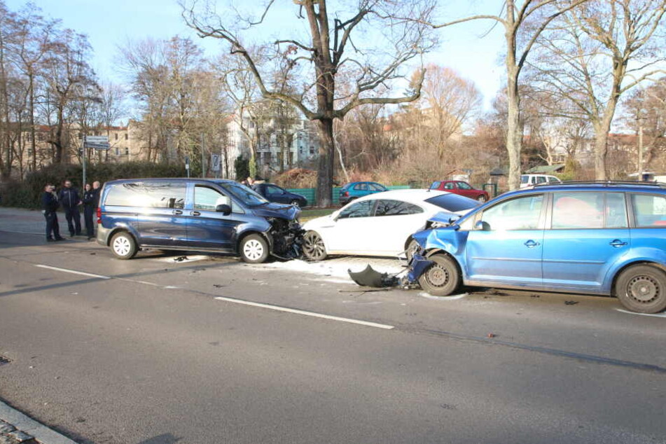 Zwei Autos sind auf der Friedrichshagener Straße zusammengekracht.