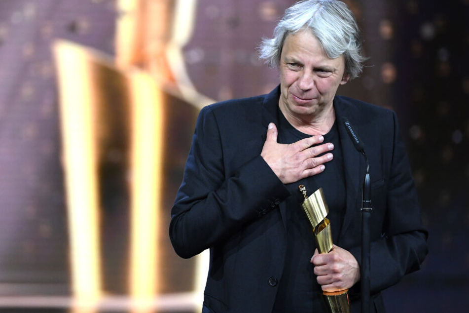 Regisseur Andreas Dresen (Film "Gundermann") bekommt bei der Verleihung des 69. Deutschen Filmpreises "Lola" die Auszeichnung in der Kategorie "Beste Regie".