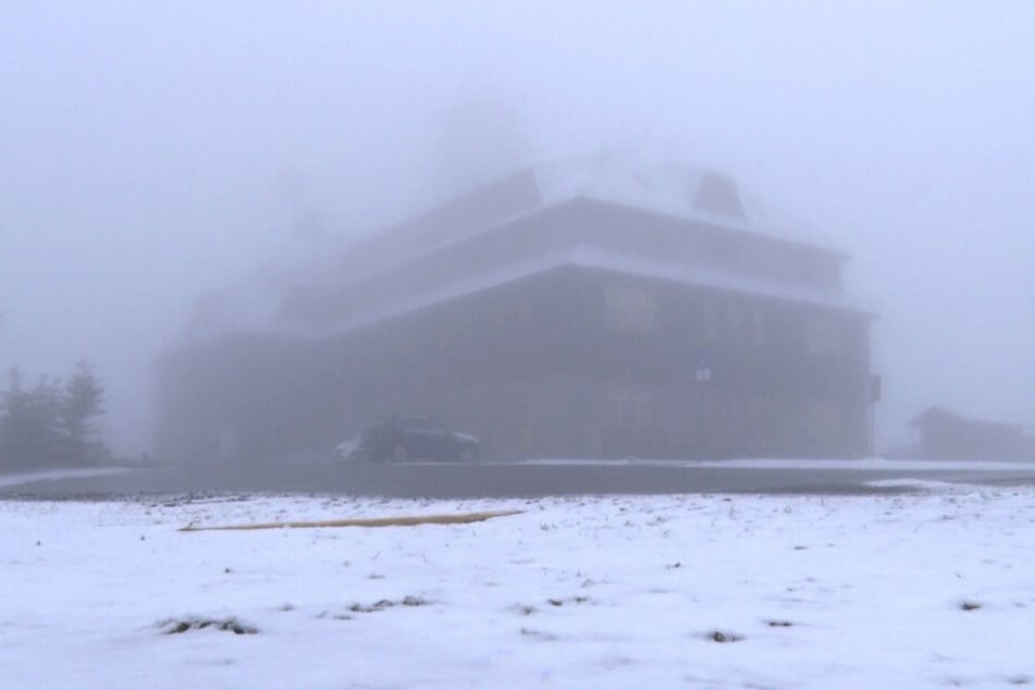 Auf dem Fichtelberg im Erzgebirge gab es nochmals Schnee!