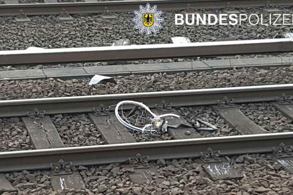 S-Bahn überfährt Hindernis: Polizei fahndet nach Fahrrad ...