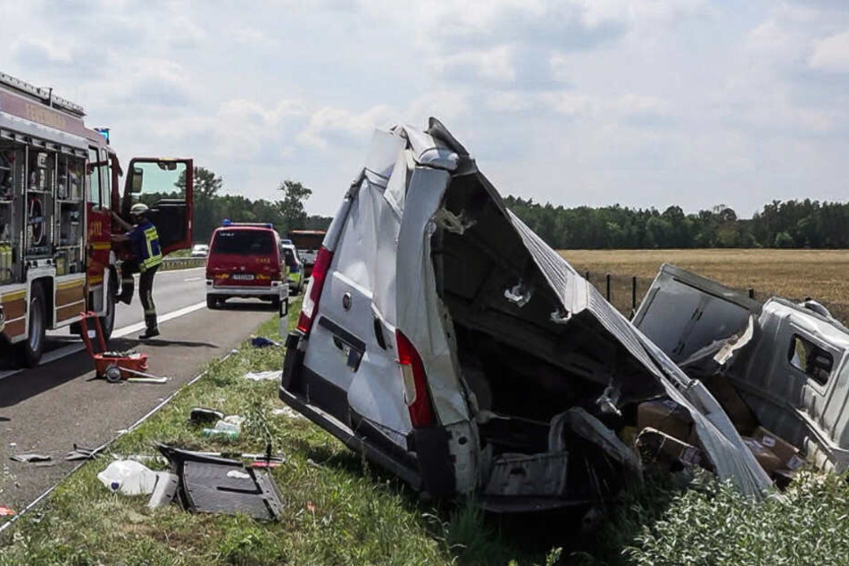 Die Feuerwehr an der Unfallstelle.