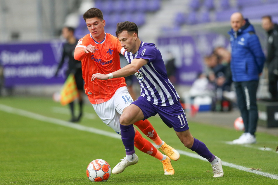 Nicolas Kühn (21, r., gegen Darmstadts Mathias Honsak, 24) gehört zu den Entdeckungen der bisherigen Saison.