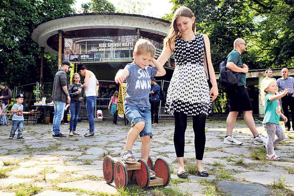 Mit einem Kinderfest auf der Schlossteichinsel zeigten Chemnitzer, wie
sie das Areal rund um den Pavillon beleben können.