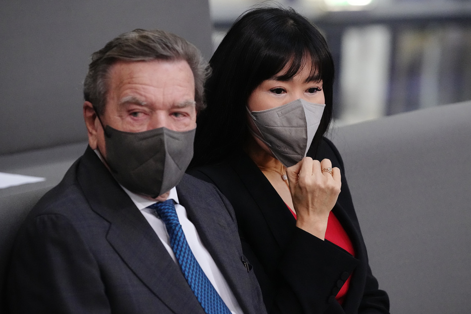 SPD-Altkanzler Gerhard Schröder (77) und seine Ehefrau Soyeon Schröder-Kim (54).