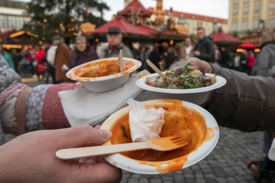 Auf dem Striezelmarkt sind Teller und Besteck schon kompostierbar.