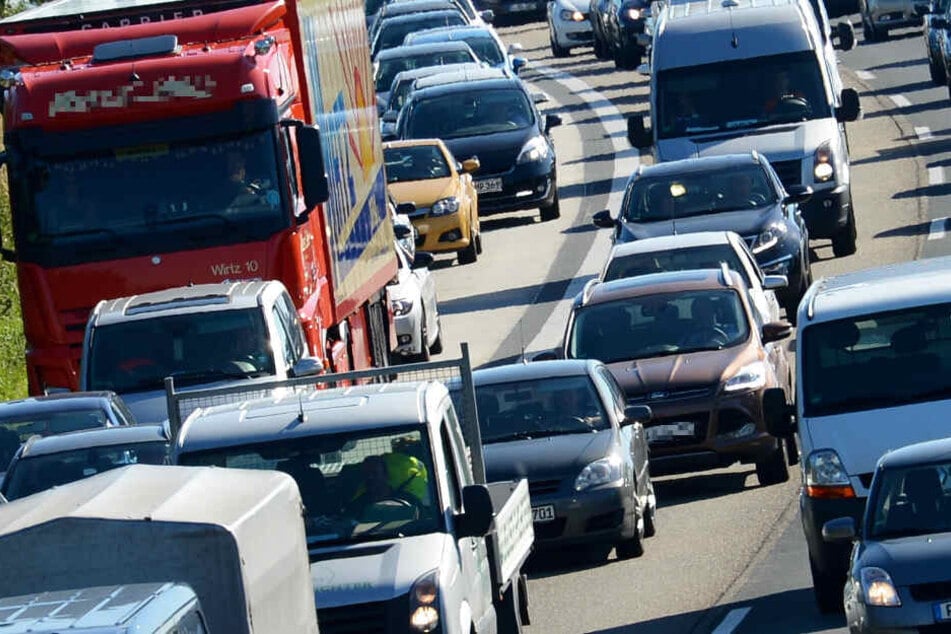 Es bildete sich ein mehr als 15 Kilometer langer Stau (Symbolbild).
