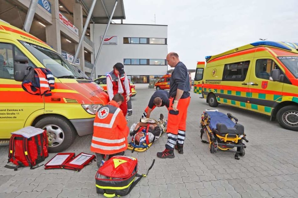 Am Zwickauer Stadion wurde für den Ernstfall geprobt.