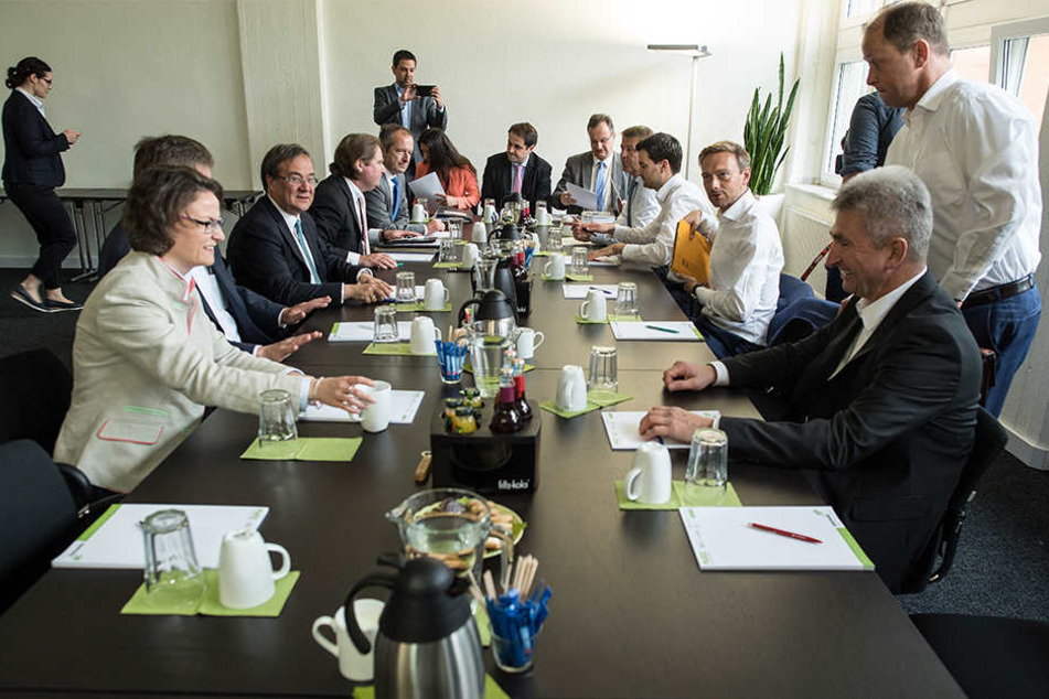 Bei der dritten Runde der Koalitionsverhandlungen reden CDU und FDP über die Themen Bauen, Verkehr und Infrastruktur.