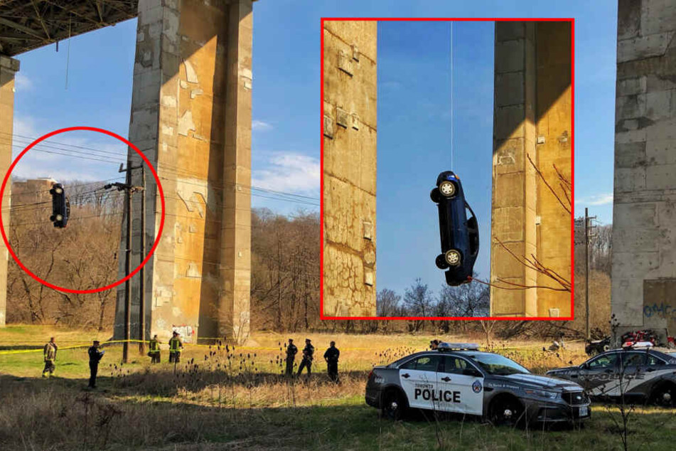 Das Auto schwebte meterhoch über dem Boden. Es war offenbar bewusst an der Brücke befestigt worden.