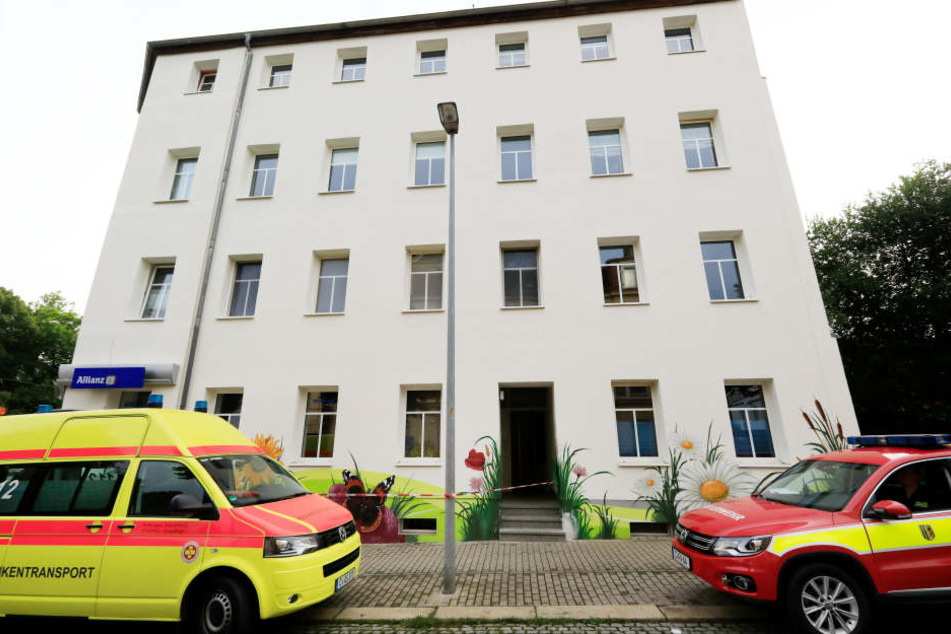Der nach dem Container-Brand abgesperrte Bereich in der Kantstraße am Freitagmorgen.