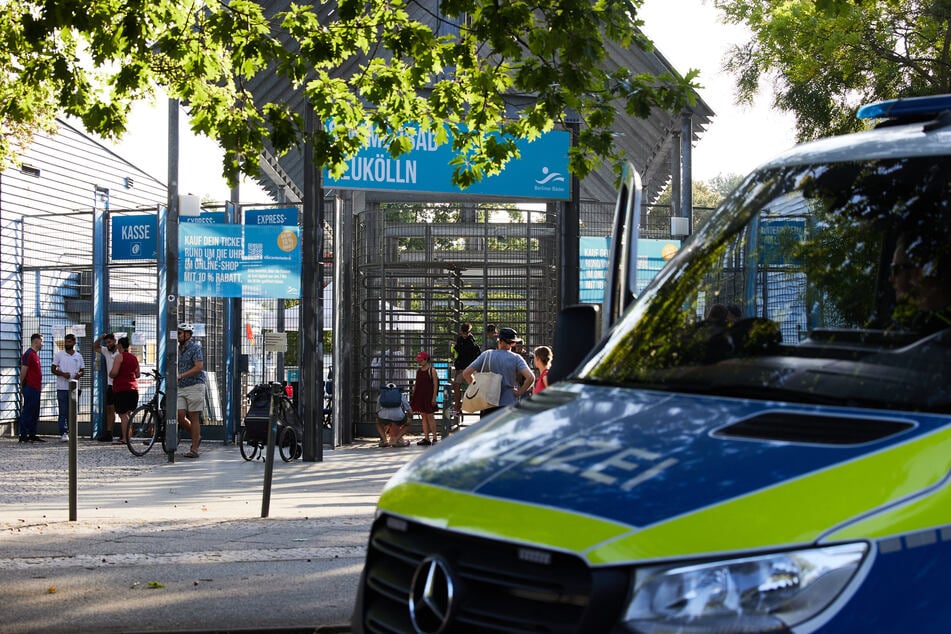 In diesem Sommer kam es in deutschen Freibädern immer wieder zu Schlägereien, wie hier in Berlin-Neukölln.