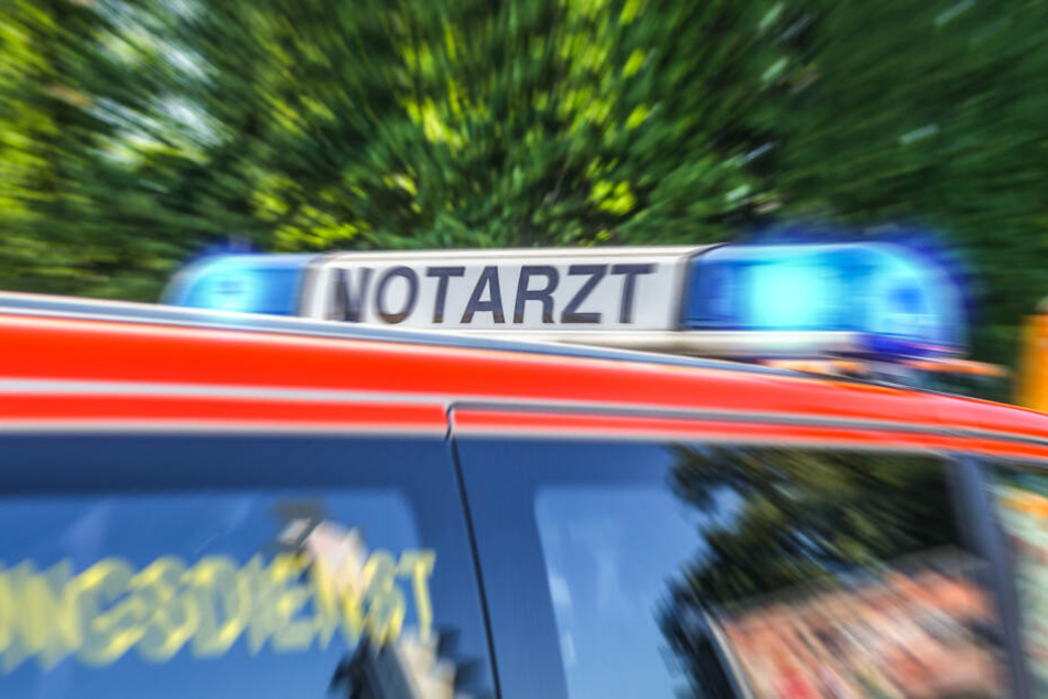 Alle vier Familienmitglieder mussten ins Krankenhaus gebracht werden. (Symbolbild)
