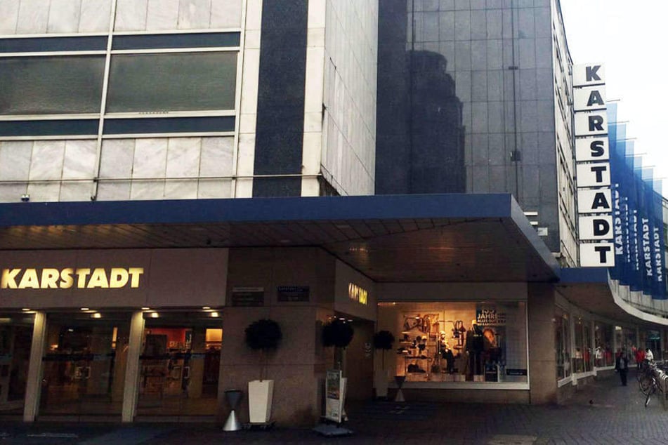 Auch das Karstadt-Gebäude gehört dem neuen Besitzer vom Geschäftshaus an der Stresemannstraße.