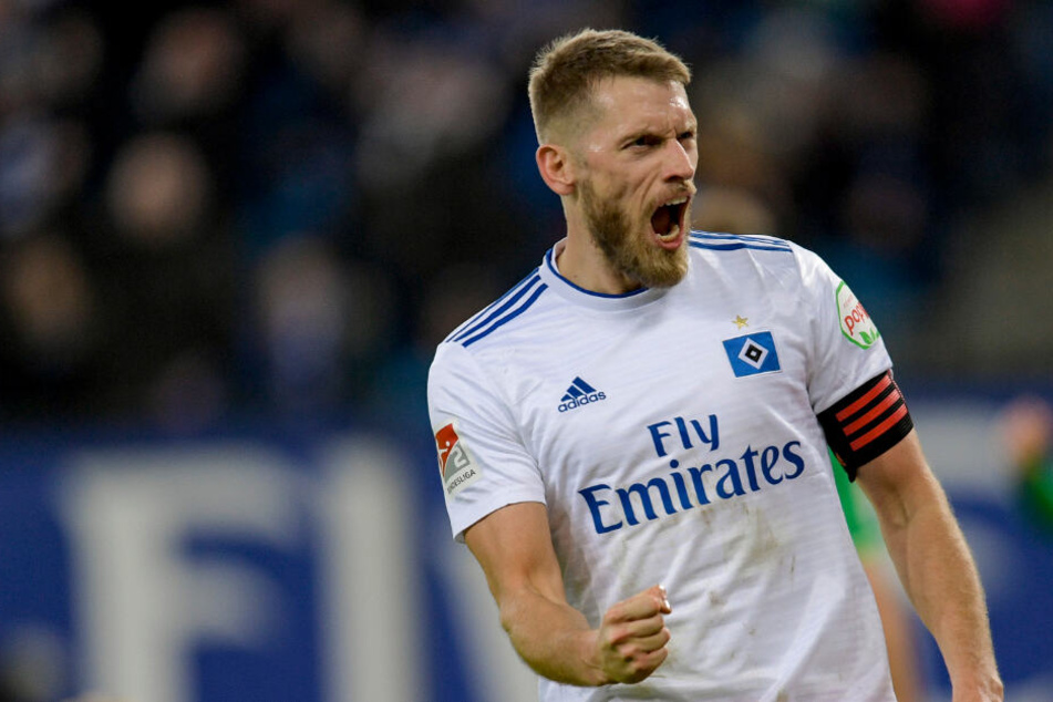 Aaron Hunt erlöste den HSV mit seinem Siegtreffer gegen Greuther Fürth und bejubelt das Tor. Nun ist er aber verletzt.