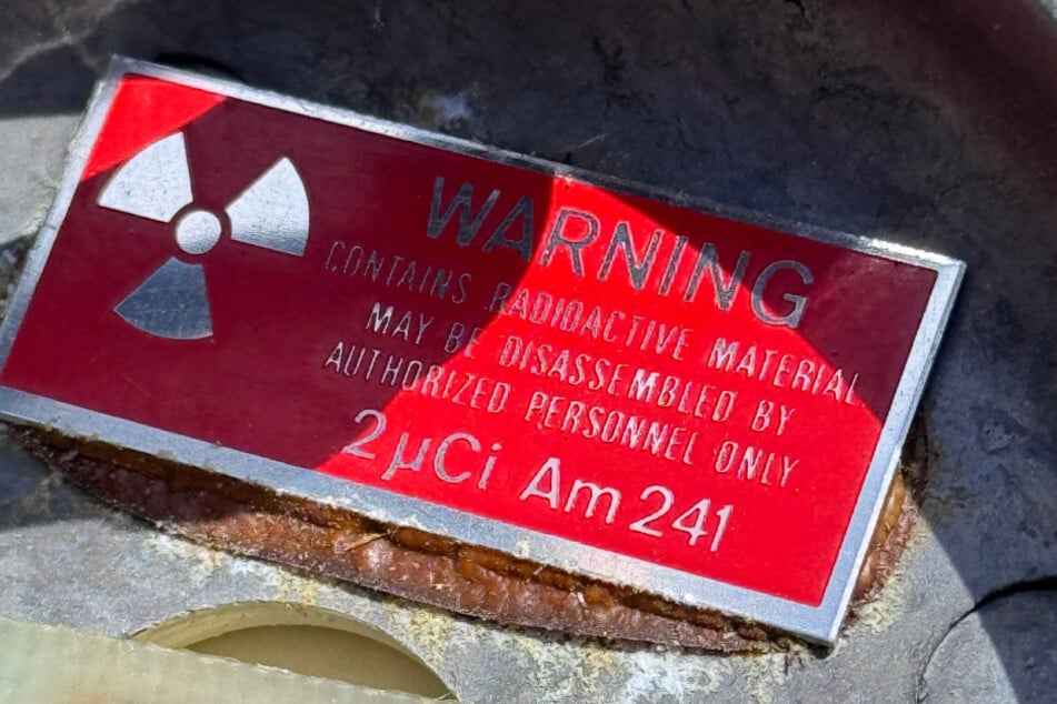 Ein Gegenstand mit einer Warnung vor radioaktivem Material hat am Donnerstag einen Großeinsatz in Hasenkrug ausgelöst.
