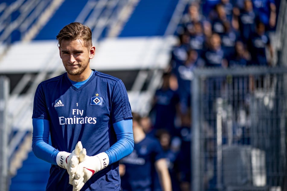 Julian Pollersbeck (31) machte sich beim HSV dank seines Torwartspiels einen Namen.