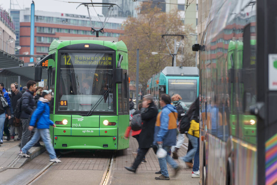 Laut der Nahverkehrsgesellschaft traffiq soll sich die Wartezeit für die Fahrgäste nur um wenige Minuten verlängern.