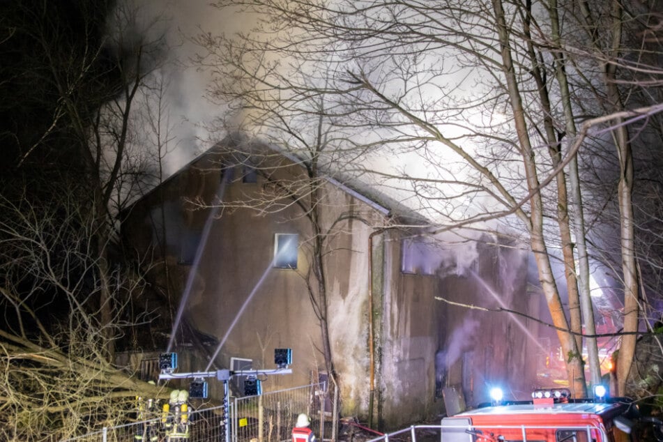 Am frühen Silvesterabend brannte eine Industriebrache in Wiesa.