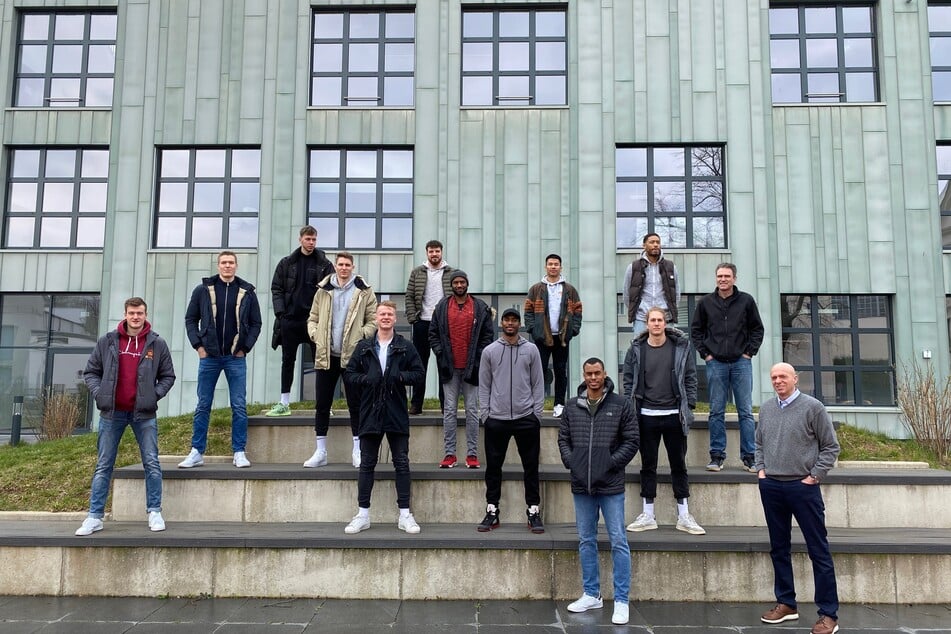 Die Niners feiern den Aufstieg in die Bundesliga: Mit Ruhe und Abstand.