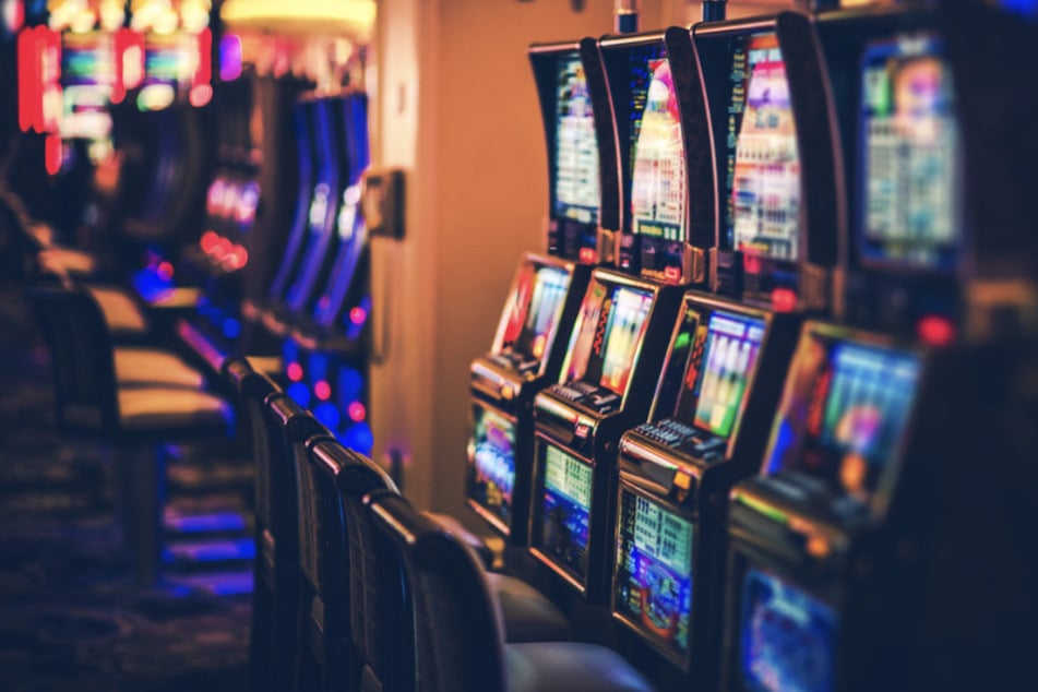 Eklat in Casino: Junger Mann spuckt Mitarbeiterin (18) ins Gesicht
