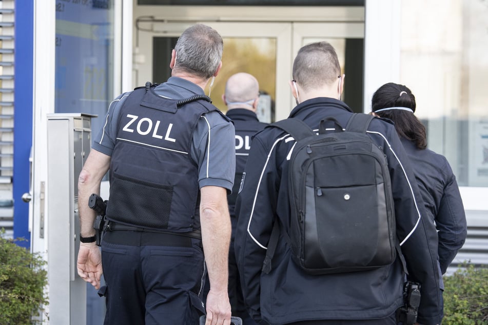 Die Zollbeamten kontrollierten bei der Aktion insgesamt 25 Personen. (Symbolbild)